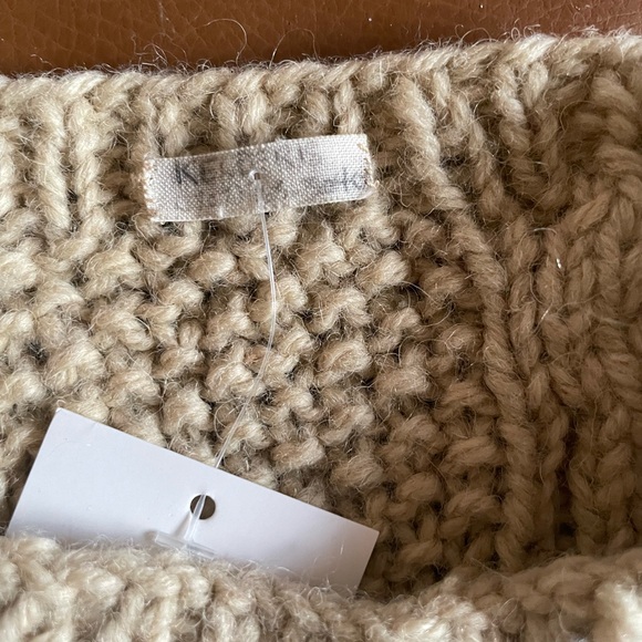 VINTAGE Hand-Knit Kids Chunky Cable Knit Crew Neck Sweater in Cream - Picture 2 of 4